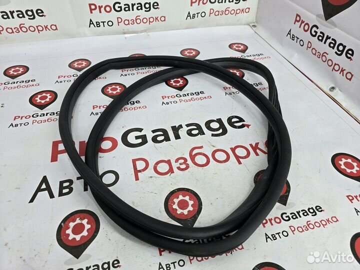 Уплотнитель двери передней левой Geely Coolray джи