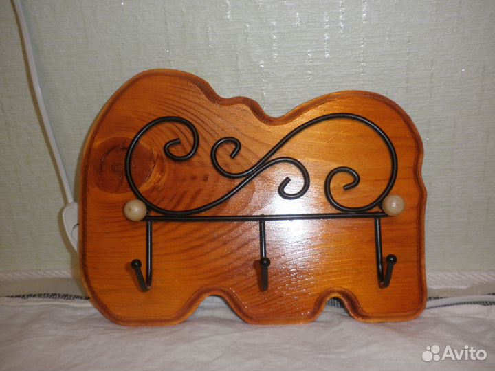 Вешалки настенные из дерева