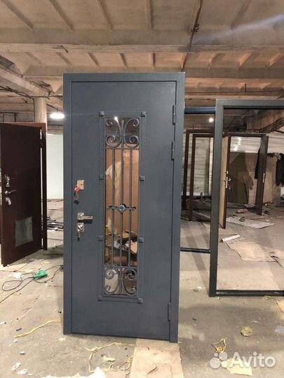 Дверь входная со стеклом на заказ