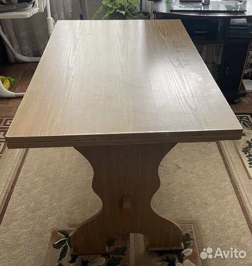 Стол кухонный