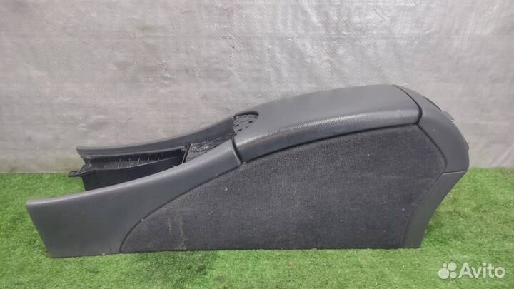 Консоль центральная с подлокотником Mercedes Benz