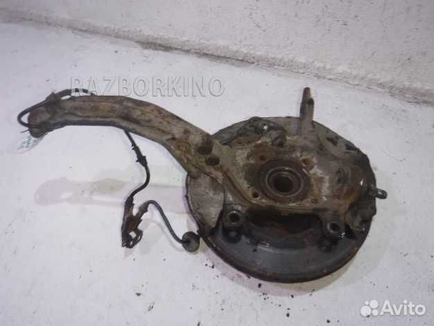 Кулак передний правый