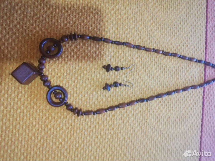Украшения из дерева