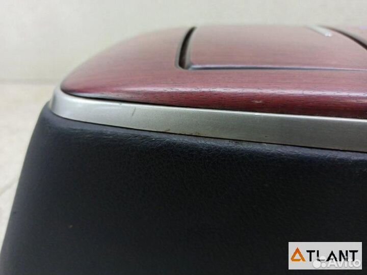 Бардачок между сиденьями задний toyota crown majes