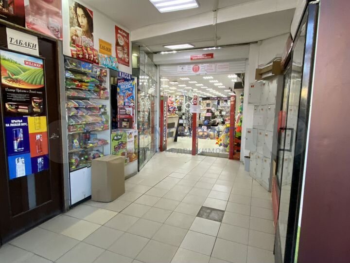 Помещение с арендаторами, 700 м²