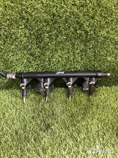 Топливная рампа с форсунками Citroen-Peugeot Ep6