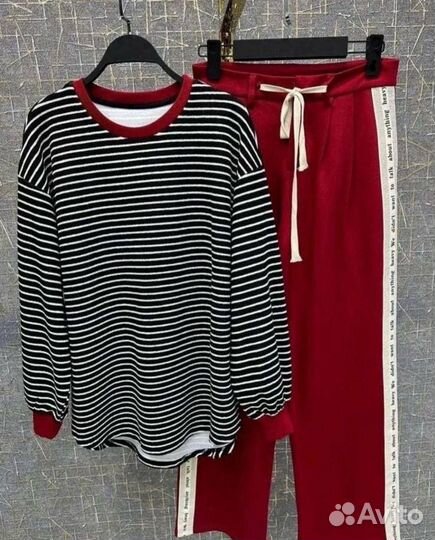 Костюм женский спортивный