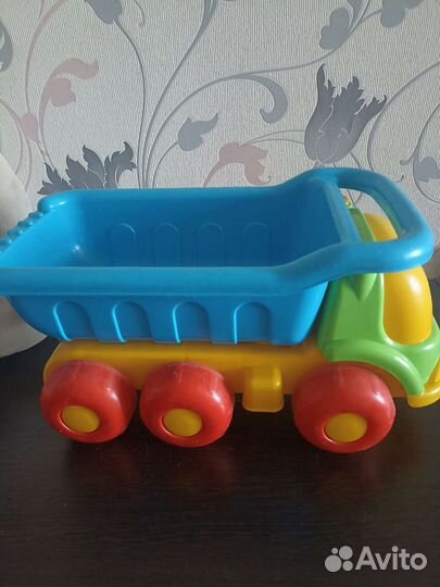 Игрушка самосвал