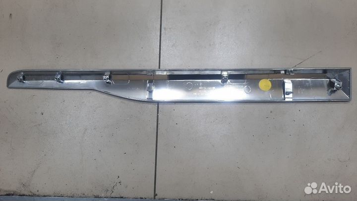 Молдинг накладки двери задней правой хром
