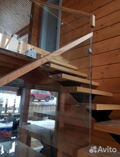 Лестничное ограждение из стекла