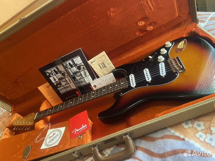 Электрогитара Fender SRV Stratocaster