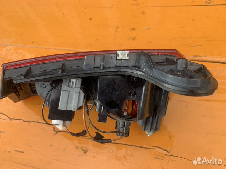 Задний левый внутренний фонарь мондео 4