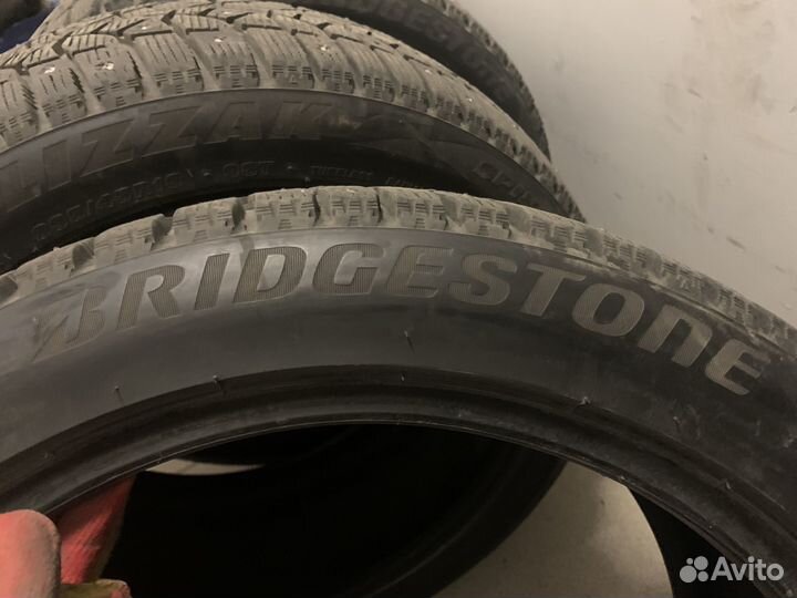 Bridgestone Blizzak Spike-02 235/45 R18 98T