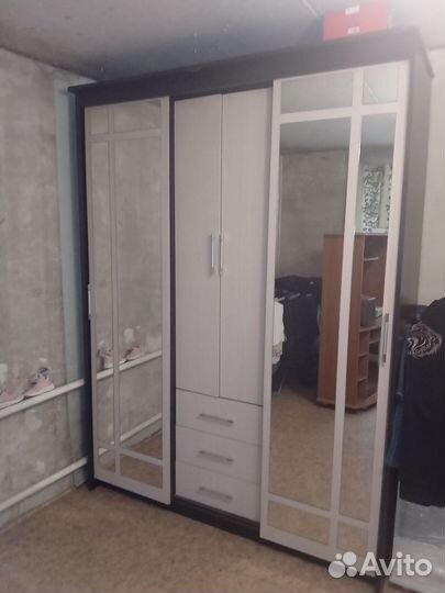 Шкаф