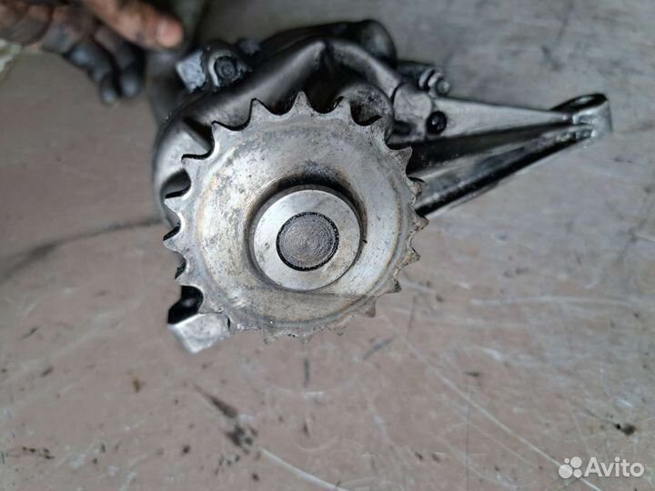 Насос масляный на Mercedes w211