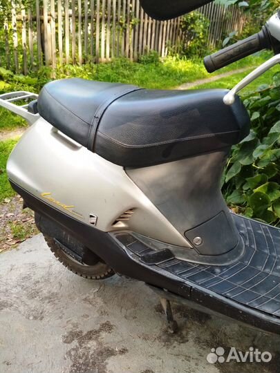 Двухместный скутер Honda Lead 90. 90 кубов