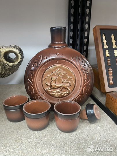 Кувшин со стаканчиками