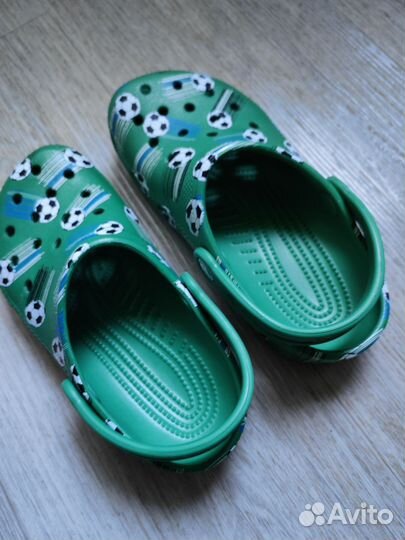 Crocs J1