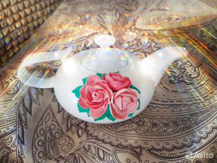 Заварочный чайник с декором, чайная пара