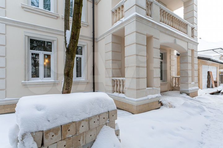 Дом 780 м² на участке 15 сот.