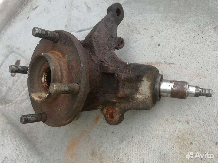 Кулак поворотный передний Ниссан Премьера P11