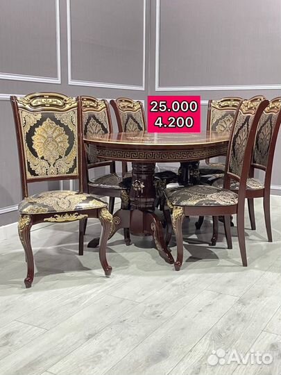 Стол со стульями