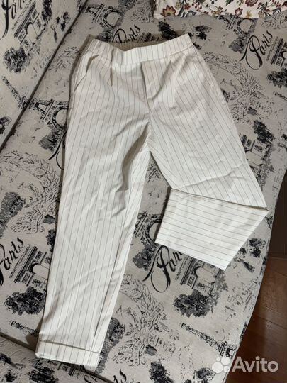 Белые брюки Stradivarius (S)