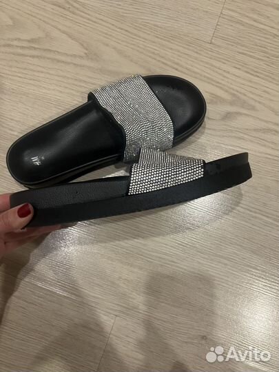 Тапочки со стразами