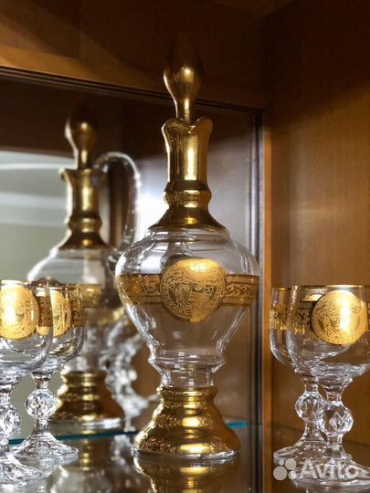 Графин хрустальный и бокалы