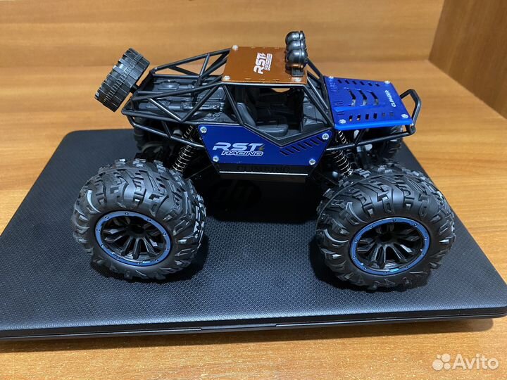 Машина на пульте управления внедорожник