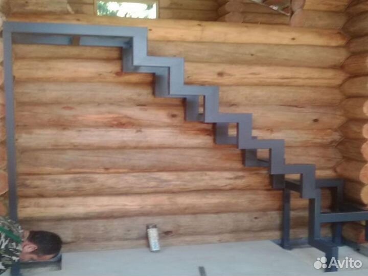 Лестница на ломанном косоуре