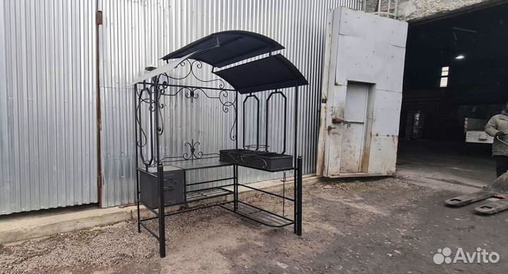 Мангал с крышей