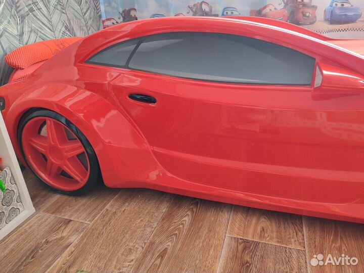 Детская кровать машина