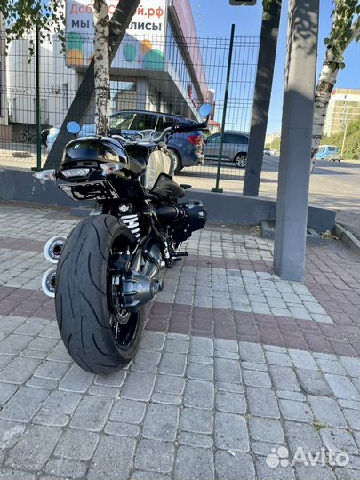 BMW R nine T