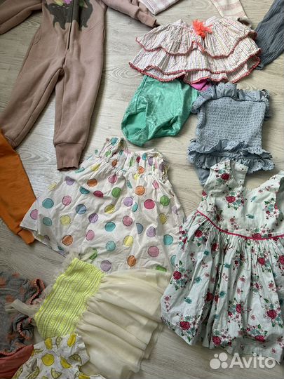 Множество одежды и обуви на малышку