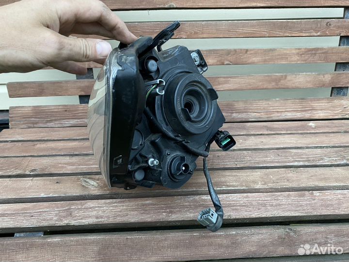 Продается передняя левая фара Митсубиси Лансер 9