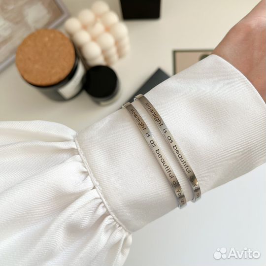 Браслеты с гравировкой / жемчужные украшения