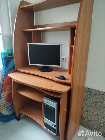 Компьютерный стол