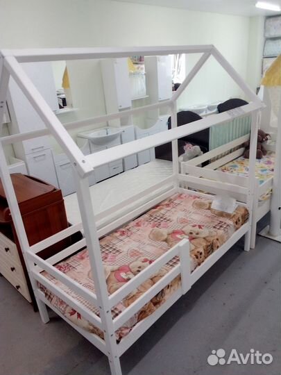 Кроваточка детская из дерева домик 1600-800