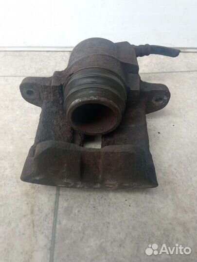 Суппорт тормозной передний правый Renault 19 2