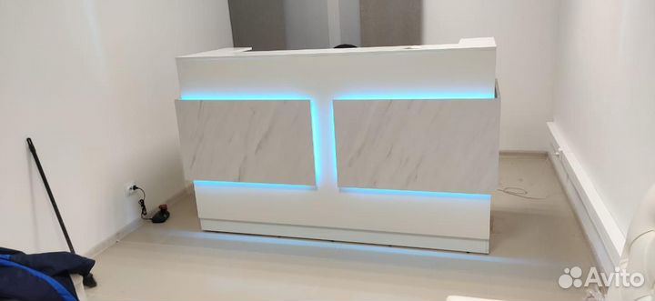 Стойка ресепшн