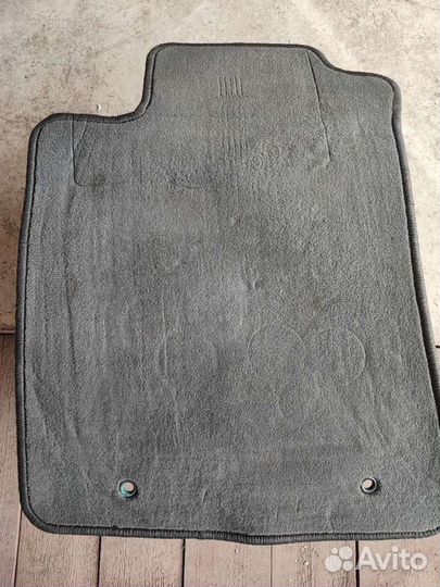 Коврики на toyota avensis