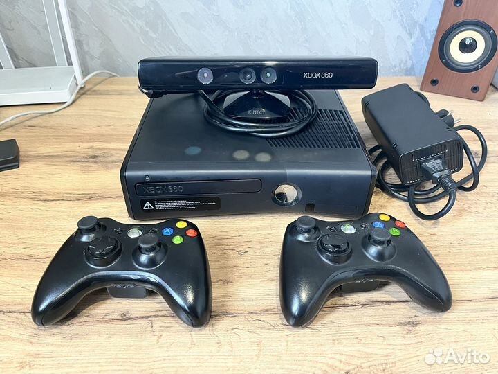 Xbox 360 Slim 500gb + Kinect + 2 джойстика