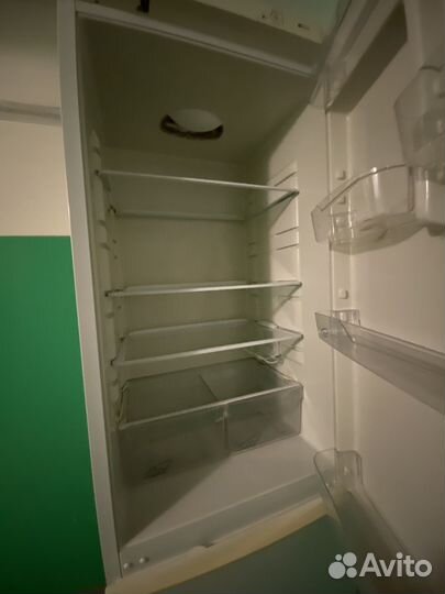 Холодильник И морозильные камеры