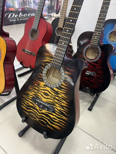 Акустическая гитара