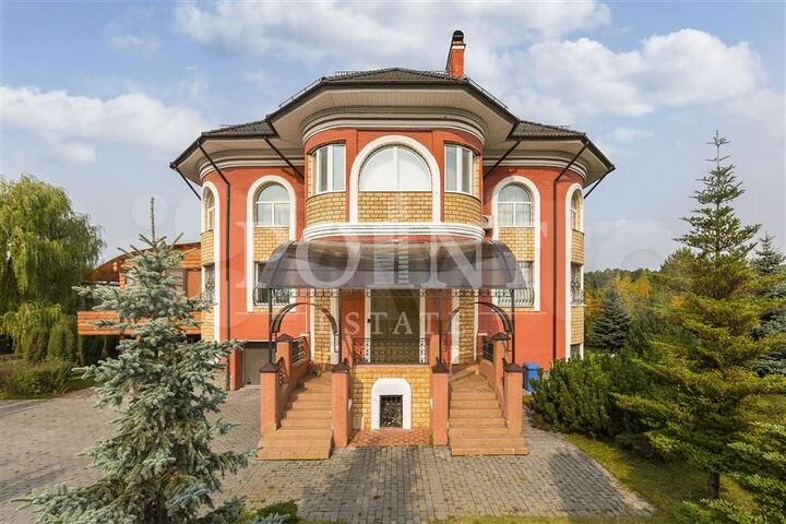 Дом 730 м² на участке 37 сот.