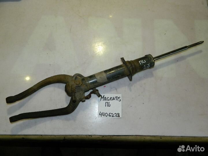 Амортизатор передний на Kia Magentis I рестайлинг