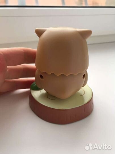 Сова на солнечной батарее