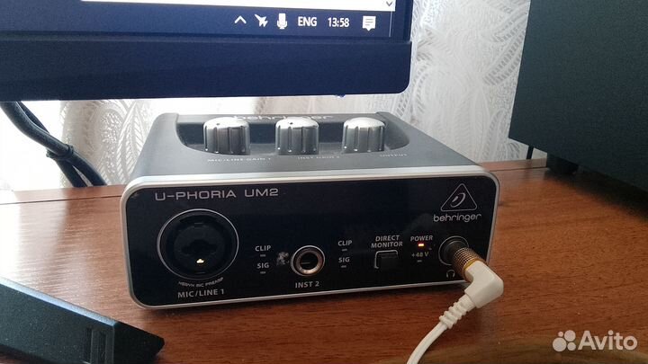 Внешняя звуковая карта behringer u-phoria um2
