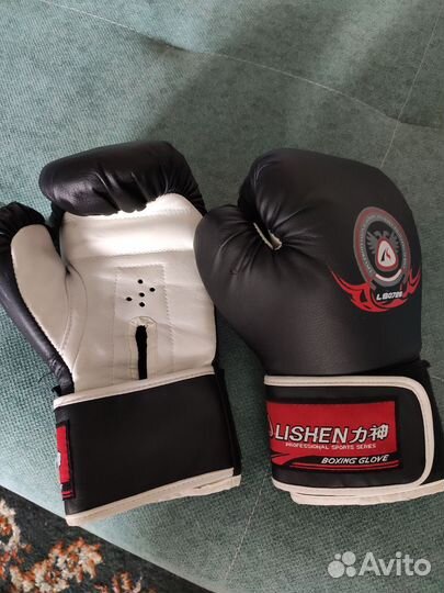 Боксерские перчатки